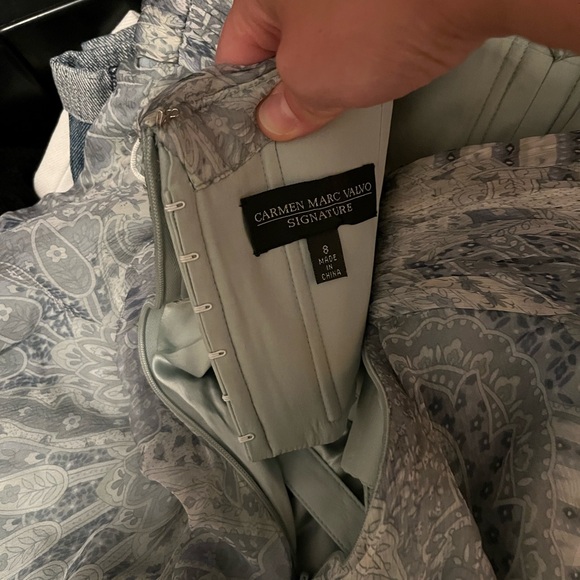 Carmen Marc Valvo Blue Paisley Gown - Picture 11 of 12